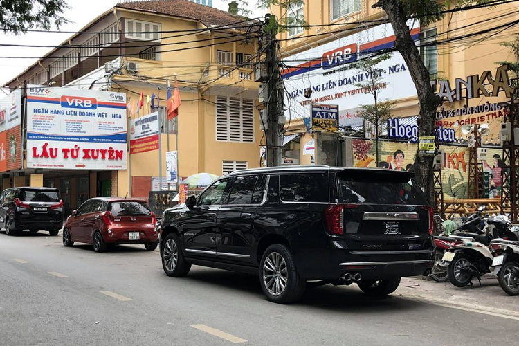 Trước đây, một đơn vị nhập xe tư nhân khác tại Việt Nam cũng từng chào bán mẫu xe này với giá trên 9 tỷ đồng, đắt hơn cả mẫu Cadillac Escalade thế hệ mới dù được định vị thấp hơn. Có lẽ, đây chính là rào cản khiến mẫu SUV hầm hố có xuất xứ từ Mỹ trở nên kén khách tại thị trường Việt.