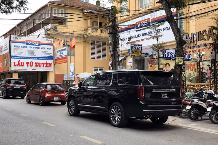 Trước đây, một đơn vị nhập xe tư nhân khác tại Việt Nam cũng từng chào bán mẫu xe này với giá trên 9 tỷ đồng, đắt hơn cả mẫu Cadillac Escalade thế hệ mới dù được định vị thấp hơn. Có lẽ, đây chính là rào cản khiến mẫu SUV hầm hố có xuất xứ từ Mỹ trở nên kén khách tại thị trường Việt.