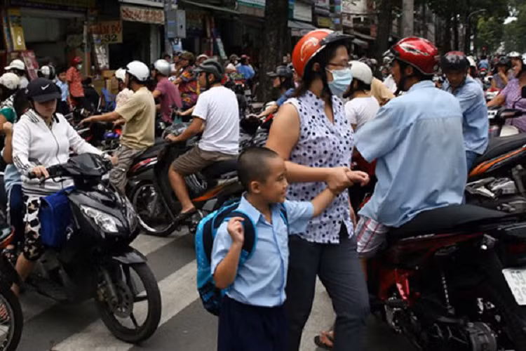 Luon lach, luom nguyt nhu com bua o cong truong-Hinh-2