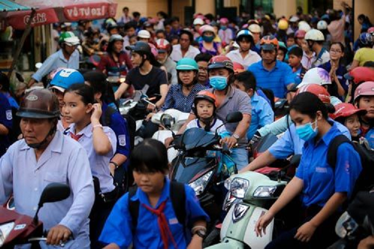 Luon lach, luom nguyt nhu com bua o cong truong