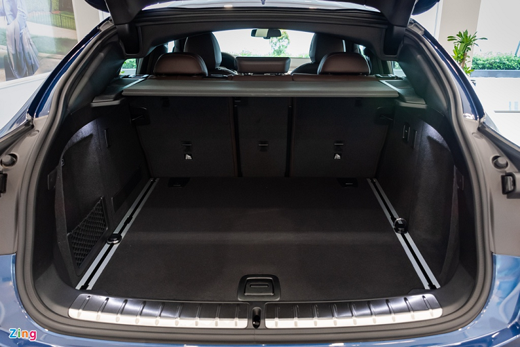 BMW X4 xDrive20i M Sport trang bị động cơ tăng áp I4 dung tích 2.0L, công suất tối đa đạt 184 mã lực tại 5.000-6.500 vòng/phút và mô-men xoắn cực đại 300 Nm ở 1.350-4.000 vòng/phút. Kết hợp cùng đó là hộp số thể thao Steptronic 8 cấp và hệ dẫn động 4 bánh toàn thời gian xDrive.