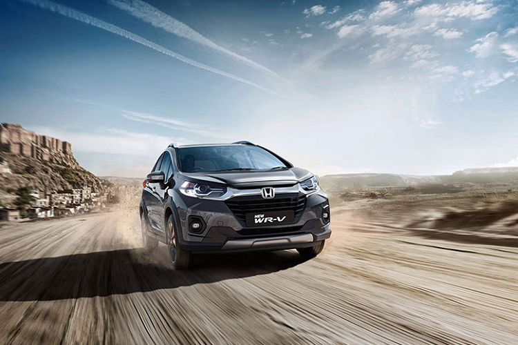 Khi mua Honda WR-V 2020, khách hàng Ấn Độ có thể chọn 1 trong 6 màu sơn ngoại thất là màu cam đậm, bạc, xám, nâu, đỏ và trắng. Giá xe Honda WR-V mới dao động từ 849.900 - 1.100.000 Rupee (khoảng 263,6 - 341 triệu đồng). Xe sẽ cạnh tranh với những đối thủ như Ford EcoSport, Hyundai Venue và Suzuki Vitara Brezza.