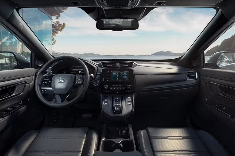 Dưới nắp ca-pô, CR-V Hybrid được trang bị công nghệ hybrid mới nhất của Honda - e:HEV. Cung cấp sức mạnh cho xe là động cơ xăng 2.0L i-VTEC kết hợp với 2 mô-tơ điện cho ra tổng công suất 181 mã lực. Đi kèm với động cơ là hộp số vô cấp CVT.