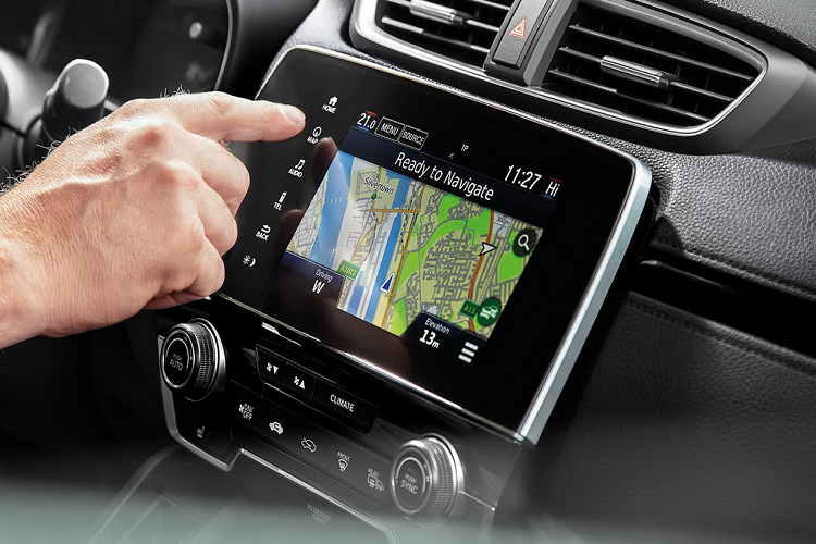 Theo công bố của nhà sản xuất, CR-V Hybrid có thể tăng tốc 0-100 km/h trong 8,8 giây với phiên bản dẫn động cầu trước và 9,2 giây với hệ dẫn động 4 bánh. Vận tốc tối đa của mẫu SUV này là 180 km/h.