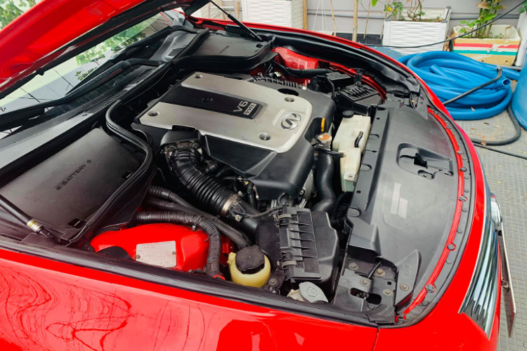 Tương tự các hãng xe sang Nhật Bản như Acura (Honda) hay Lexus (Lexus), dòng xe sang của thương hiệu Infiniti (Nissan) được đánh giá là khá “lành” tính, sử dụng động cơ bền bỉ, đáng tin cậy, ít đòi hỏi sửa chữa bảo dưỡng nhiều như xe sang của Đức, đây là một lợi thế của Infiniti G37 nếu đặt cạnh các đối thủ đến từ Đức cùng đời.