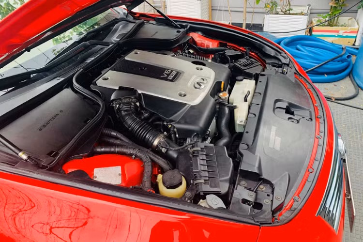 Tương tự các hãng xe sang Nhật Bản như Acura (Honda) hay Lexus (Lexus), dòng xe sang của thương hiệu Infiniti (Nissan) được đánh giá là khá “lành” tính, sử dụng động cơ bền bỉ, đáng tin cậy, ít đòi hỏi sửa chữa bảo dưỡng nhiều như xe sang của Đức, đây là một lợi thế của Infiniti G37 nếu đặt cạnh các đối thủ đến từ Đức cùng đời.