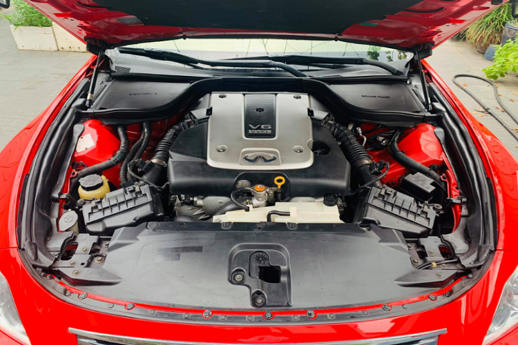 Động cơ V6 VQ37 của xe sử dụng công nghệ điều chỉnh đóng/mở van trực tiếp – VVEL điều khiển dòng khí nạp tại van nạp giúp tăng cường công suất động cơ, đồng thời nâng cao hiệu quả sử dụng nhiên liệu. Về an toàn, G37 Coupe được trang bị Tiêu Chuẩn loạt phanh (ABS/BA/EBD), cân bằng điện tử (VDC), kiểm soát lực kéo (TCS)...