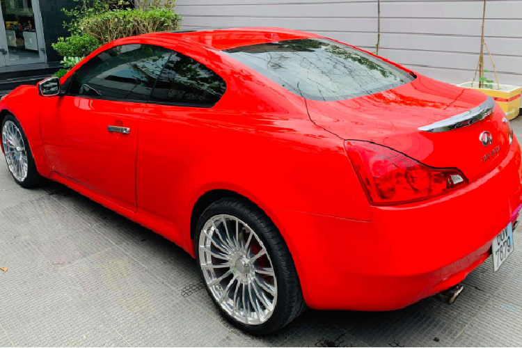 G37 Coupe là một dòng xe hạng sang của thương hiệu xe sang Infiniti được ra mắt cách đây hơn 10 năm. Trên thị trường, Infiniti G37 Coupe là đối thủ cạnh tranh trực tiếp với Audi A5 Coupe hay BMW 3-Series Coupe. Thoạt nhìn, Infiniti G37 Coupe mang nhiều đường nét đường nét mềm mại, khỏe khoắn.