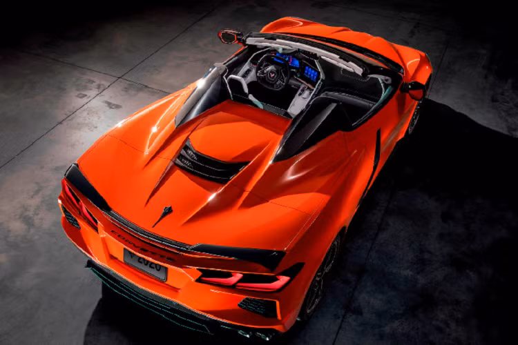 Vào tháng 11 năm ngoái, chính ông đã đưa ra nhận xét trên mẫu C7 rằng, một trong những lí do mà Convertible không bán chạy như Coupe vì chúng trông “không đẹp” bằng mẫu coupe.