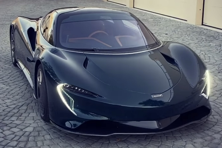 Không lâu sau, một chiếc McLaren Speedtail hàng hiếm mang trên mình màu ngoại thất carbon xanh rêu đã được bàn giao tới chủ sở hữu tại đất nước Bahrain – gia nhập vào bộ sưu tập siêu xe “khủng” của vị chủ nhân này.