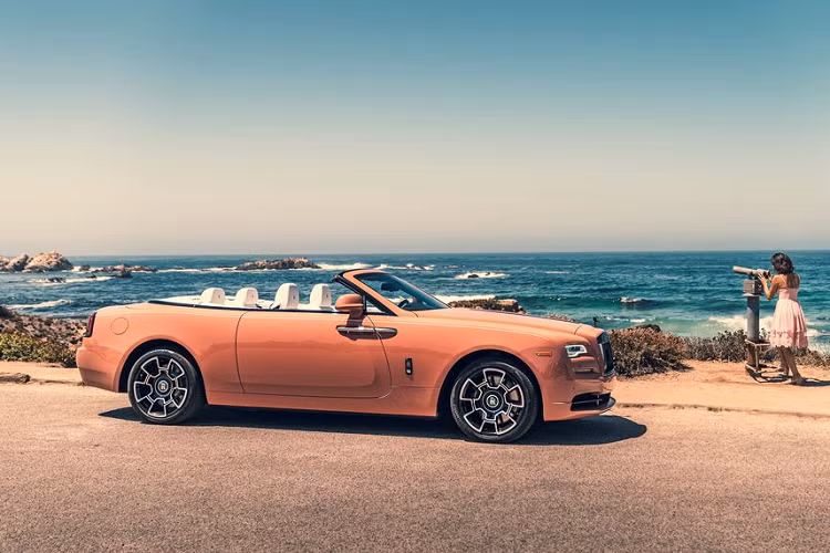 “Chúng tôi rất cảm kích và tự hào về mức tăng trưởng doanh số 25% trong năm 2019” – trích phát biểu của CEO Torsten Muller-Otvos. “Một lượng nhu cầu lớn khắp thế giới trong năm qua của mẫu SUV Rolls-Royce Cullinan mới đã dẫn lối cho thành công của hãng, hướng tới sự ổn định doanh số vào năm 2020,” Otvos nhấn mạnh.