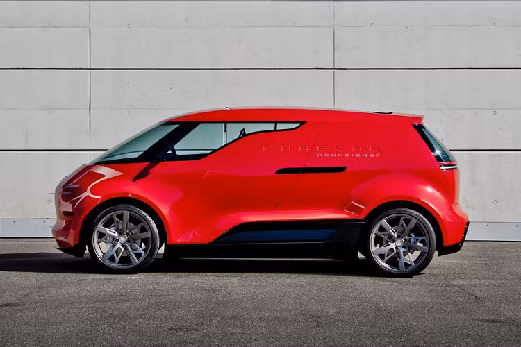 Ngoài hình mẫu xe đa dụng Porsche Vision Renndienst làm liên tưởng đến Volkswagen ID Buzz, chiếc minivan chạy điện được phát triển trên nền tảng MEB thuộc Volkswagen Group, tập đoàn mẹ của Porsche. Tuy nhiên, Vision Renndienst có thiết kế ấn tượng hơn hẳn so với ID Buzz.