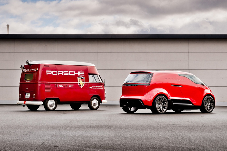 Cụm pin và động cơ điện của Porsche Vision Renndienst được bố trí bên dưới sàn xe. Các thông số vận hành của xe không được công bố cụ thể.