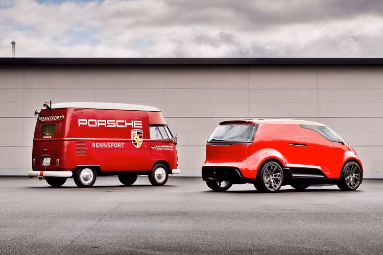 Cụm pin và động cơ điện của Porsche Vision Renndienst được bố trí bên dưới sàn xe. Các thông số vận hành của xe không được công bố cụ thể.