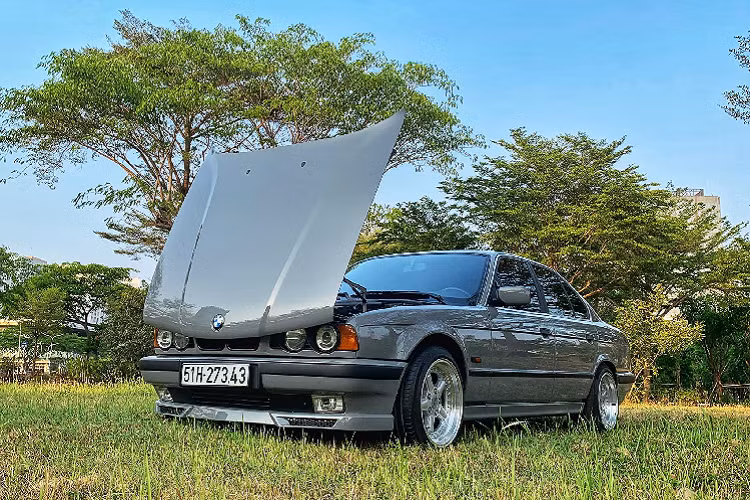 Tuy nhiên, chiếc xe rao bán đã được chủ nhân thay thế các chi tiết cần thiết, cũng như “đảm bảo” chỉ việc đổ xăng là chạy, không phải tốn tiền sửa hay độ gì thêm.