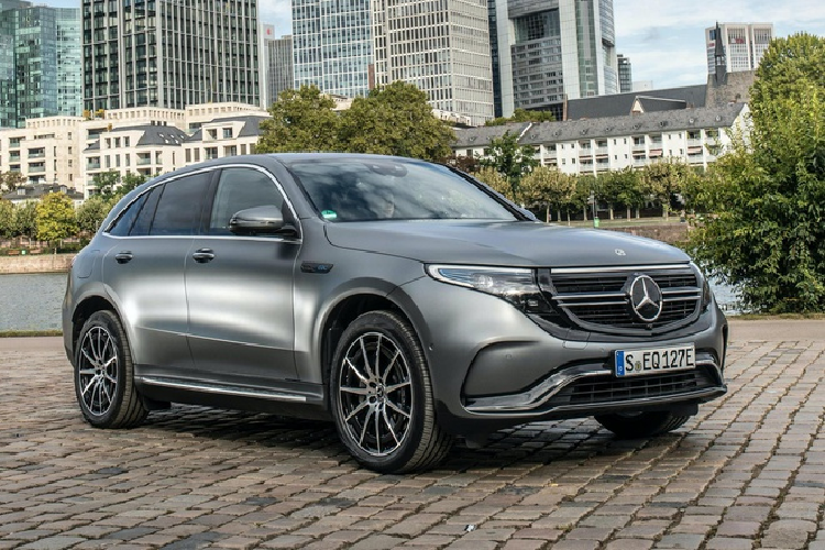 Không chịu từ bỏ, Die Welt đã liên hệ với Cơ quan Vận tải Liên bang Đức (KBA) để hỏi số liệu. Hóa ra, Mercedes-Benz chỉ bán được 55 chiếc EQC trong tháng 11/2019. Con số này đã bao gồm 19 chiếc AMG Line.