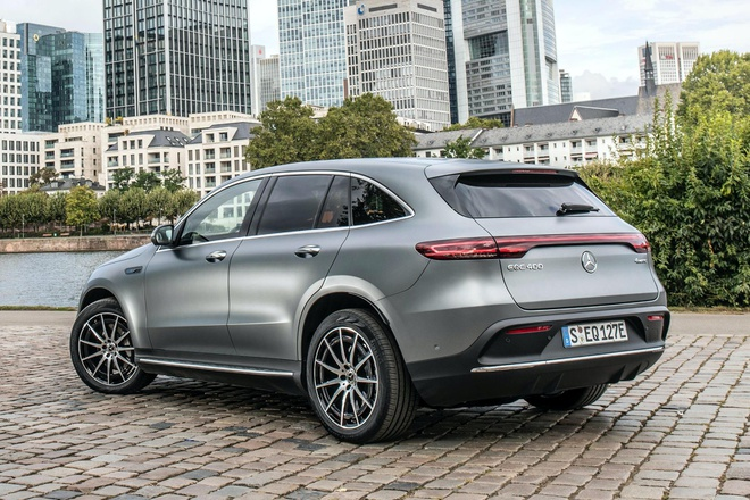 Sẽ là dễ hiểu nếu 55 là doanh số EQC trong tháng đầu tiên bán ra thị trường. Vấn đề ở chỗ, EQC đã được bán từ mùa hè năm ngoái. Die Welt đề nghị Mercedes-Benz cung cấp số liệu bán hàng nhưng bị từ chối.