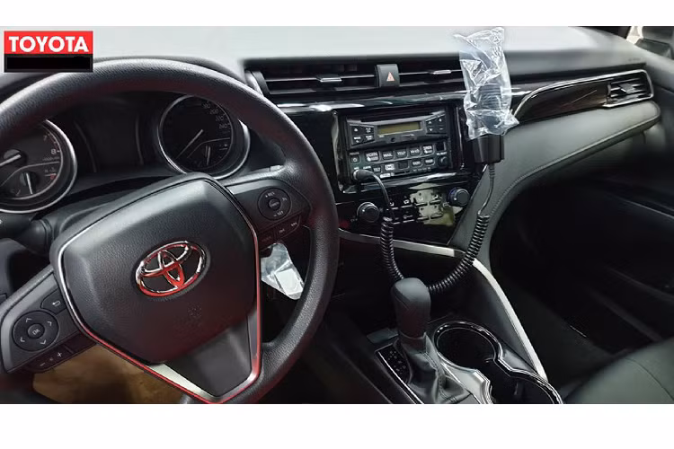 Đáng chú ý, động cơ 2.5L chính là động cơ “Dynamic Force” mới của Toyota. Chứ không phải là động cơ 2.5L thế hệ cũ sử dụng kết hợp với hộp số tự động 6 cấp trên Camry 2.5Q 2019 đang bán tại thị trường Việt Nam.