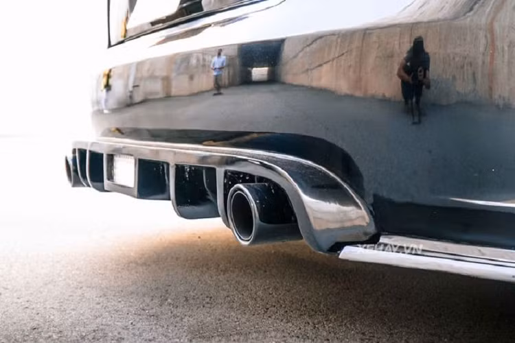 Số lượng Audi A4 2004 tại Việt Nam đã cực ít nay lại được chủ nhân độ khủng nên chiếc xe càng trở nên thu hút sự chú ý mỗi lần xuất hiện. Giá độ xe Audi A4 này hiện chưa được chủ nhân công bố.