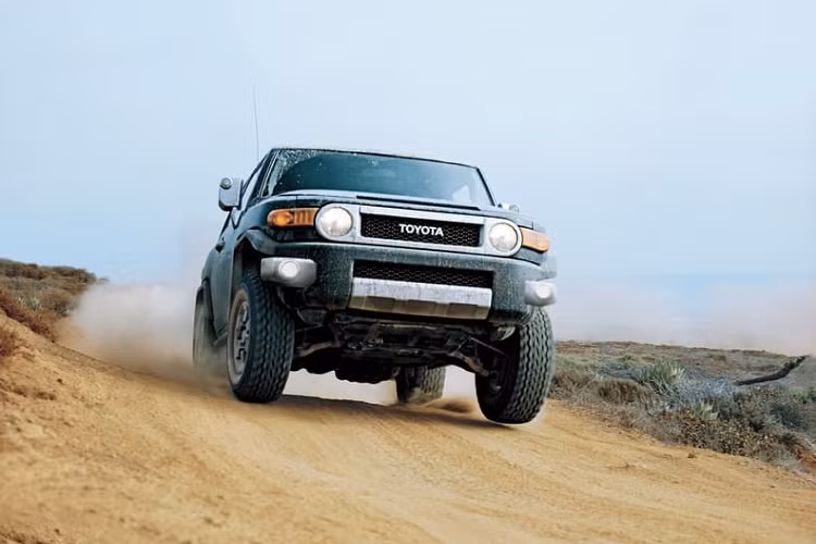 Những người thường xuyên dùng Toyota FJ Cruiser 2020 để đi đường dài có thể mua bình xăng 87 lít tùy chọn thay cho loại 72 lít tiêu chuẩn.