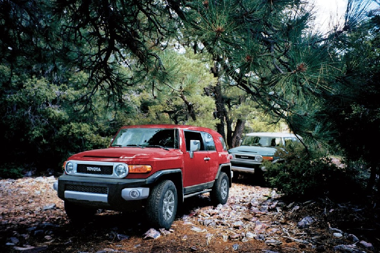 Mẫu xe SUV Toyota FJ Cruiser cỡ trung mang thiết kế đậm chất cổ điển đã lần đầu tiên có mặt trên thị trường vào năm 2006. Đến năm 2014, mẫu SUV này đã bị "khai tử" tại thị trường Mỹ. Trong khi đó, tại một số thị trường khác như Úc, Toyota FJ Cruiser trụ lại đến năm 2017.