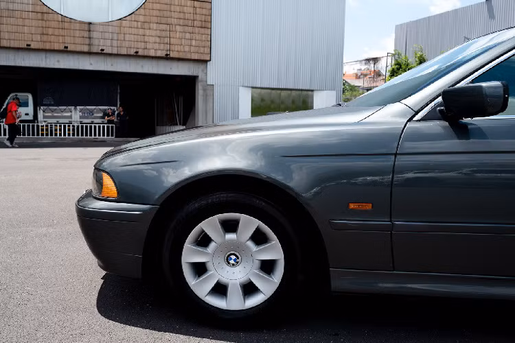 Ở thị trường châu Âu, các dòng xe sedan hạng sang cỡ nhỏ và cỡ trung như: Mercedes-Benz C-Class, Audi A4, BMW 3 Series hay cao hơn có E-Class/A6/5 Series luôn có những biến thể wagon này qua nhiều thế hệ.