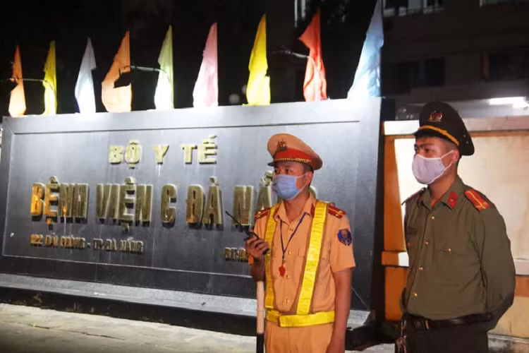 Xuc dong bac si Benh vien C hat cung benh nhan trong khu cach ly-Hinh-2