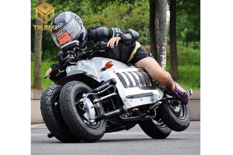 Tuy nhiên do giá thành siêu đắt và số lượng ít ỏi nên cơ hội để sở hữu Dodge Tomahawk với ngoại hình đặc biệt là không nhiều, chính vì vậy một thương hiệu xe nhái của Trung Quốc đã sản xuất ra dòng xe phân khối nhỏ có ngoại hình và thiết kế giống hệt với mẫu Dodge Tomahawk.