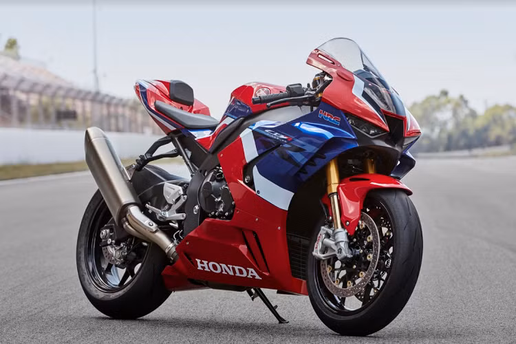 Với các biker quan tâm đến tình hình xe môtô thế giới thì cái tên siêu môtô Honda CBR1000RR-R này đã không còn quá xa lạ với thiết kế tuyệt vời, trang bị thượng thừa cùng khối động cơ mạnh mẽ đã được giới thiệu cách đây ít lâu.