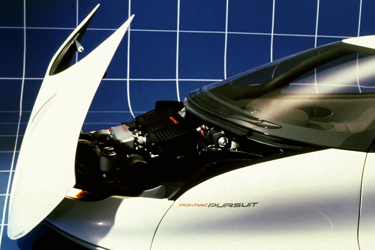 Mẫu concept Incas của Oldsmobile là một chiếc xe hình nêm kiểu Ý mà không có cửa mở truyền thống, và một khoang lái kiểu máy bay. Concept Wildcat 1985 của Buick cũng tương tự vậy. Theo đà đó, Pontiac cũng từng có cơ hội cho thấy giấc mơ thế kỷ 21 của họ với Pursuit 1987.
