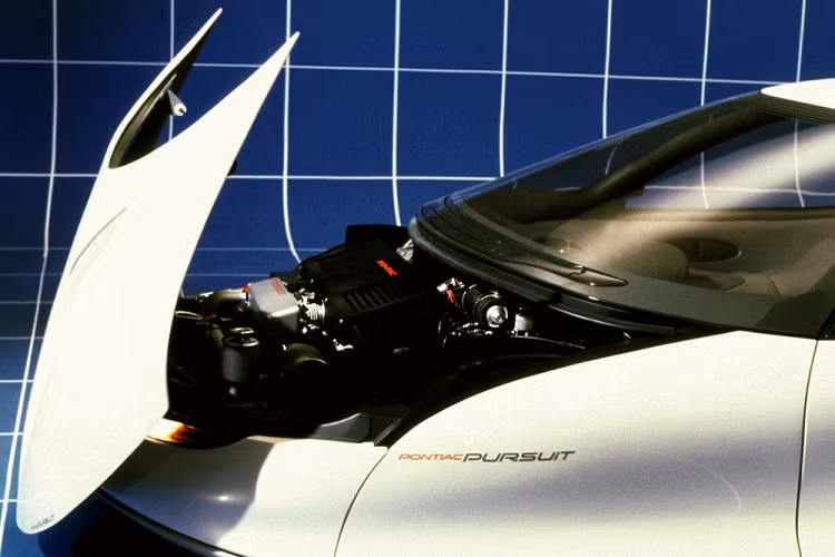 Mẫu concept Incas của Oldsmobile là một chiếc xe hình nêm kiểu Ý mà không có cửa mở truyền thống, và một khoang lái kiểu máy bay. Concept Wildcat 1985 của Buick cũng tương tự vậy. Theo đà đó, Pontiac cũng từng có cơ hội cho thấy giấc mơ thế kỷ 21 của họ với Pursuit 1987.