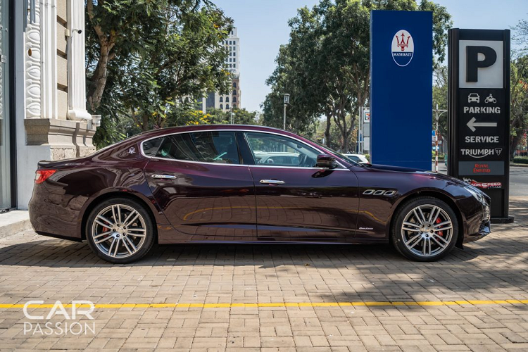 Tại thị trường Việt Nam, giá xe Maserati Quattroporte bán ra chính hãng từ 6,1 tỷ đồng. Hai chiếc xe trong bài có giá tham khảo ở mức 8,3 tỷ đồng cho chiếc GranLusso và chiếc GranSport với cấu hình S Q4 với giá tham khảo 9,2 tỷ đồng.