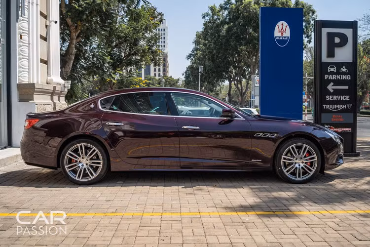 Tại thị trường Việt Nam, giá xe Maserati Quattroporte bán ra chính hãng từ 6,1 tỷ đồng. Hai chiếc xe trong bài có giá tham khảo ở mức 8,3 tỷ đồng cho chiếc GranLusso và chiếc GranSport với cấu hình S Q4 với giá tham khảo 9,2 tỷ đồng.