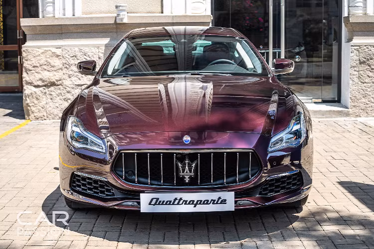 Hai lựa chọn cấu hình này được áp dụng cho tất cả các phiên bản của Quattroporte và chỉ khác nhau ở các phối màu, cách phối các loại vật liệu ốp,… chứ không thay đổi động cơ hay khả năng vận hành.