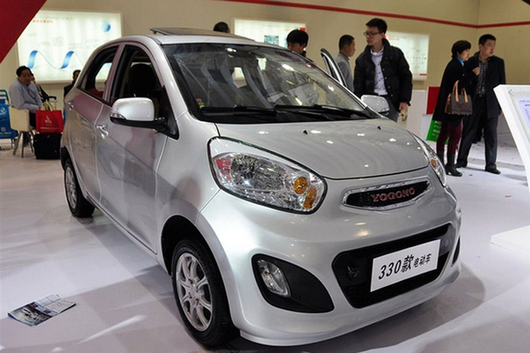 Một mẫu xe khác cũng được nhái gần giống chiếc Kia Morning là chiếc xe 330 của nhà sản xuất Yogomo tại Trung Quốc. 330 đi kèm với 2 phiên bản động cơ có công suất 7,5 kW hoặc 13 kW, lấy nguồn năng lượng từ ắc quy chì hoặc khối pin lithium-ion.