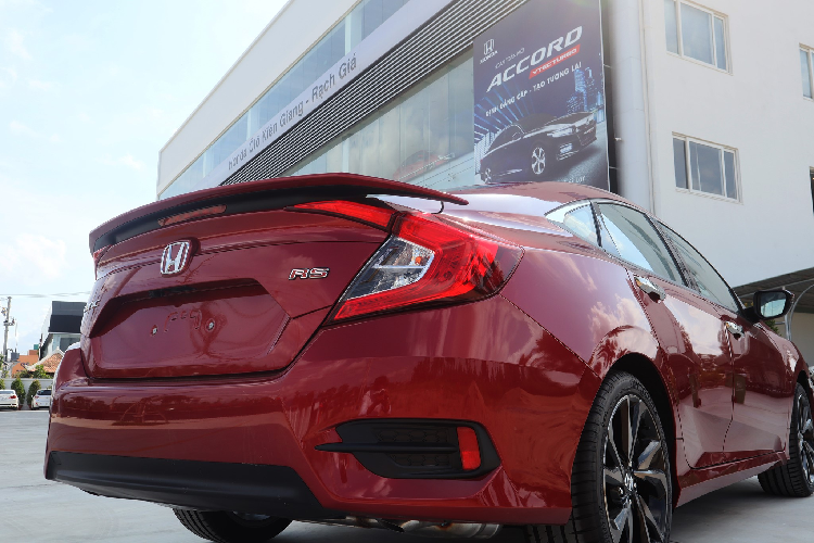 Honda Civic mới tại Việt Nam vẫn sở hữu động cơ tăng áp 1.5L VTEC TURBO mạnh mẽ với công suất cực đại 170Hp và mômen xoắn cực đại lên đến 220Nm tại 1.700 - 5.500 vòng/phút.