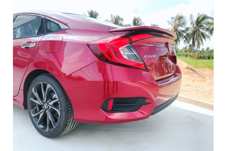 Kể từ khi ra mắt, Honda Civic thế hệ thứ 10 đã nhận được nhiều sự chú ý tại thị trường Việt Nam.