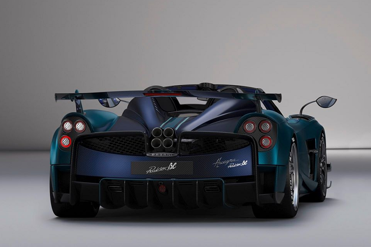 Việc Geneva Motorshow không được tổ chức vào năm nay có thể coi là một thiếu sót lớn đối với thương hiệu Pagani khi họ định ra mắt những phiên bản giới hạn mới của mình vào nhân dịp này bao gồm hai phiên bản đặc biệt của dòng Pagani Huyara Roadster BC và Huayra Imola.