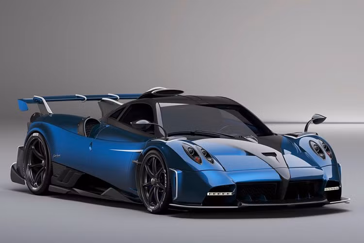 Qua nhiều lần thử nghiệm khác nhau trên những cung đường Imola, chiếc xe dần được tinh chỉnh các chi tiết cả về thiết kế cũng như cho đến các công nghệ mới, nhằm tăng khả năng vận hành ở cả trên đường đua và đường phố của chiếc siêu xe đầy cuốn hút này.