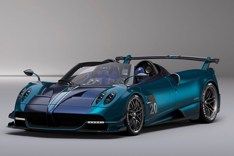 Thay vào đó, gần đây, thương hiệu xe hơi Ý đã công bố video ra mắt hai mẫu xe cùng ông Horacio Pagani – CEO của hãng trực tiếp giới thiệu về hai phiên bản đặc biệt này. Huayra Imola tên gọi này được lấy cảm hứng từ tên một đường đua nổi tiếng tại Ý. Nơi đây là nơi đã từng tổ chức các chặng đua của giải đua xe Công thức 1 vào cuối thế kỷ trước, cũng như nhiều giải đua lớn nhỏ khác.