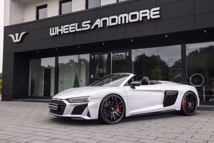 Để nói về những gì nguyên bản, động cơ V10 5,2 lít trên siêu xe Audi R8 vốn dĩ đã mang tới lượng sức mạnh thuộc hạng nhất nhì trong số các khối máy hút khí tự nhiên.