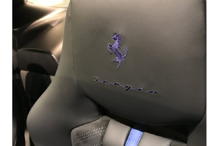 Nội thất chiếc siêu xe Ferrari Sergio đang được chào bán với mức giá gần 70 tỷ đồng. Ferrari Sergio được phát triển dựa trên mẫu siêu xe Ferrari 458 Spider và do hãng Pininfarina thiết kế.
