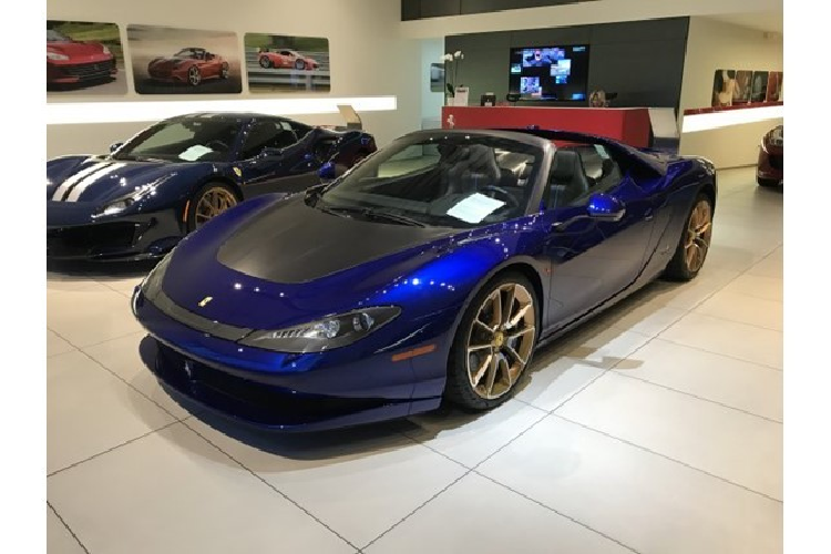 Nếu không nằm trong số 6 khách hàng được hãng Ferrari chọn mua siêu xe Ferrari Sergio, các đại gia giờ đây có thể sở hữu mẫu xe này theo diện đã qua sử dụng. Nói là vậy nhưng tình trạng của các xe đều còn rất mới vì chủ nhân của chúng không có nhiều thời gian để lái hết các xe có trong garage và Ferrari Sergio cũng không ngoại lệ.