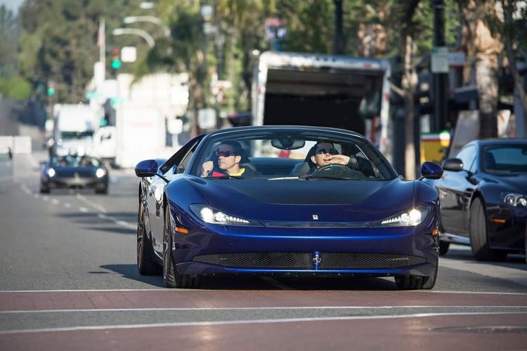 Siêu xe Ferrari Sergio được thai nghén từ năm 2012 và phải mất 3 năm sau đó, hãng siêu xe Ý, Ferrari mới chịu đưa mẫu xe này vào sản xuất với những điều kiện vô cùng khắt khe từ người mua cho đến người bán sau này và cả những chính sách đặc biệt của khách hàng VIP.