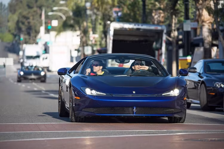 Siêu xe Ferrari Sergio được thai nghén từ năm 2012 và phải mất 3 năm sau đó, hãng siêu xe Ý, Ferrari mới chịu đưa mẫu xe này vào sản xuất với những điều kiện vô cùng khắt khe từ người mua cho đến người bán sau này và cả những chính sách đặc biệt của khách hàng VIP.