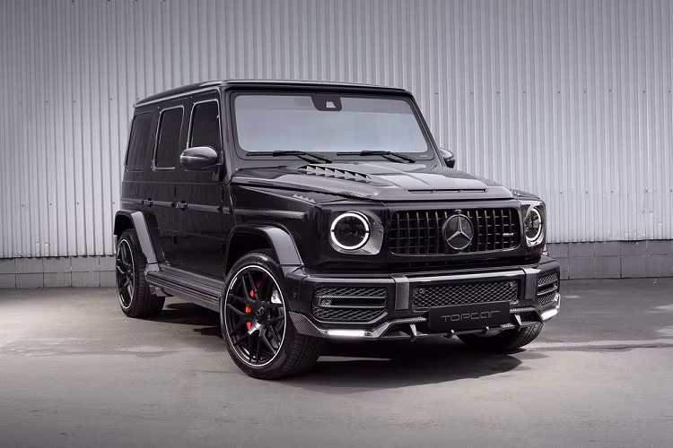 Cụ thể, gói trang bị mới mang lại cho Mercedes-Benz G-Class mới một diện mạo nhẹ nhàng hơn, vẫn với 1 tấm mui xe hầm hố từ sợi carbon nhưng đã bớt cồng kềnh hơn theo như đánh giá từ một số khách hàng.