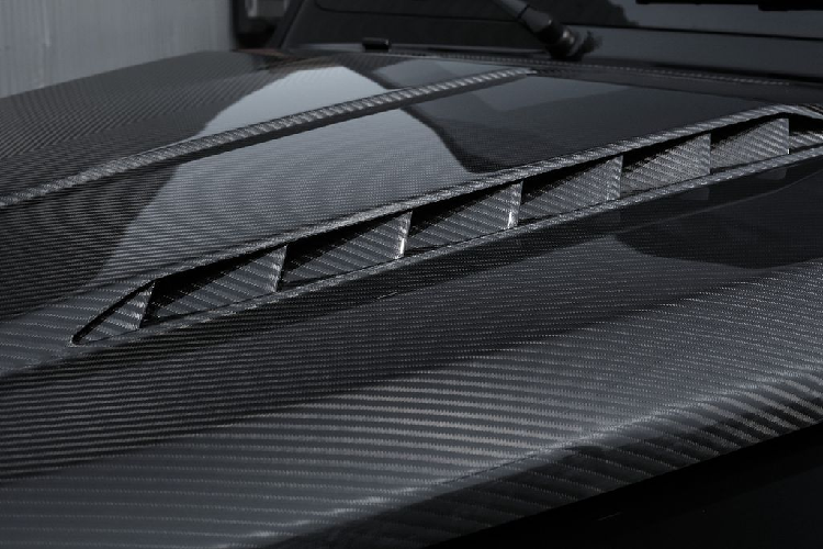 Và nếu bạn quyết định chọn một gói độ xe Mercedes-AMG G63 đầy đủ từ TopCar cho chiếc G-Class, tổng mức chi phí sẽ lên tới gần 45.000 USD (hơn 1 tỷ đồng), bao gồm nhiều trang bị như cụm đèn LED mới, cánh lướt gió sau gắn nóc, các logo cá mập, nhiều bộ cản như đã đề cập bên trên và cuối cùng là tấm mui xe tùy chỉnh theo sở thích.