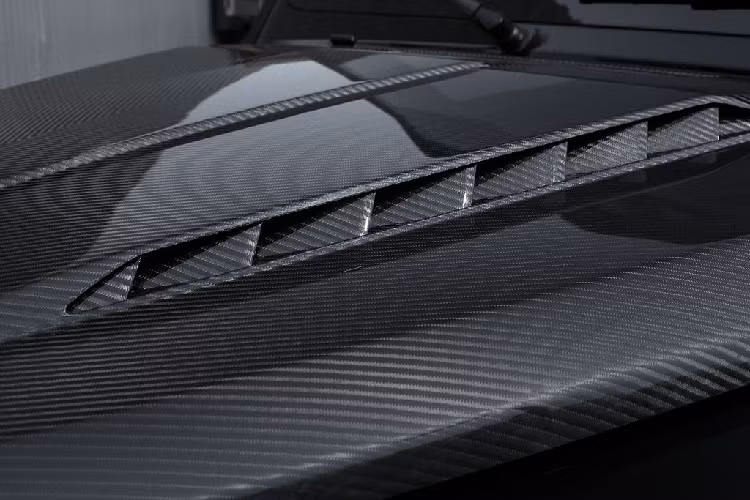 Và nếu bạn quyết định chọn một gói độ xe Mercedes-AMG G63 đầy đủ từ TopCar cho chiếc G-Class, tổng mức chi phí sẽ lên tới gần 45.000 USD (hơn 1 tỷ đồng), bao gồm nhiều trang bị như cụm đèn LED mới, cánh lướt gió sau gắn nóc, các logo cá mập, nhiều bộ cản như đã đề cập bên trên và cuối cùng là tấm mui xe tùy chỉnh theo sở thích.