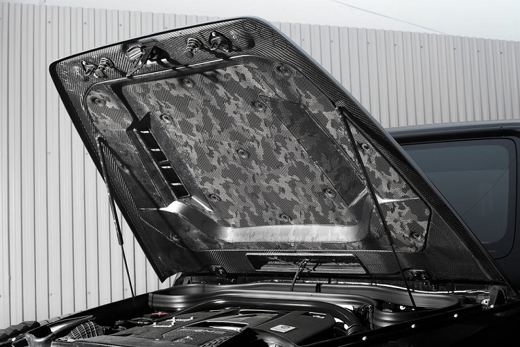 Với sự hỗ trợ của hộp số 9 cấp, chiếc SUV hạng sang Mercedes-AMG G63 có thể tăng tốc từ 0 lên 96 km/h trong vòng 4,5 giây, trước khi đạt tốc độ tối đa 239 km/h với Gói Trang bị AMG Driver.