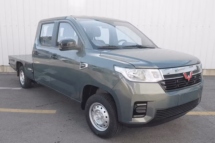 Về khả năng chở hàng hóa, kích thước thùng xe là dài 2.000 mm, rộng 1.520 mm và cao 365 mm. Trọng lượng không tải của xe là 1.340 kg và tải trọng tối đa là 480 kg. Không nội thất của xe có ghế ngồi cho 5 người, 2 ở phía trước và 3 ở phía sau.